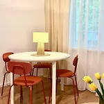 Poemi A La Cluj- Quiet, Kingsize Bed, Quiet Locat Apartment *