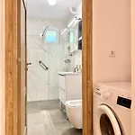 Apartment Poemi A La Cluj- Quiet, Kingsize Bed, Quiet Locat *