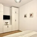 Poemi A La Cluj- Quiet, Kingsize Bed, Quiet Locat Apartment *