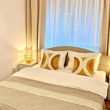 Poemi A La Cluj- Quiet, Kingsize Bed Apartment