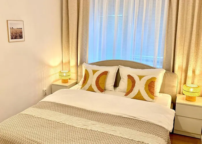 Poemi A La Cluj- Quiet, Kingsize Bed Apartment