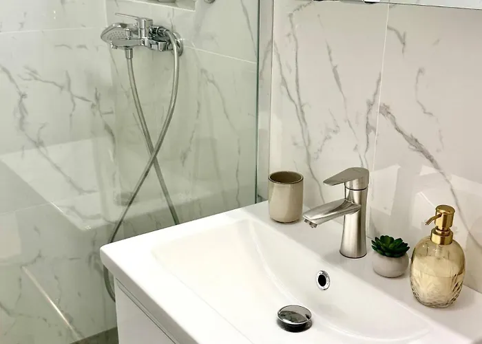 Apartment Poemi A La Cluj- Quiet, Kingsize Bed *