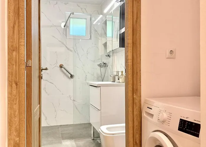 Apartment Poemi A La Cluj- Quiet, Kingsize Bed *